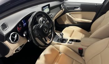 Mercedes-Benz GLA 180 URBAN ’18 full