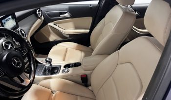 Mercedes-Benz GLA 180 URBAN ’18 full